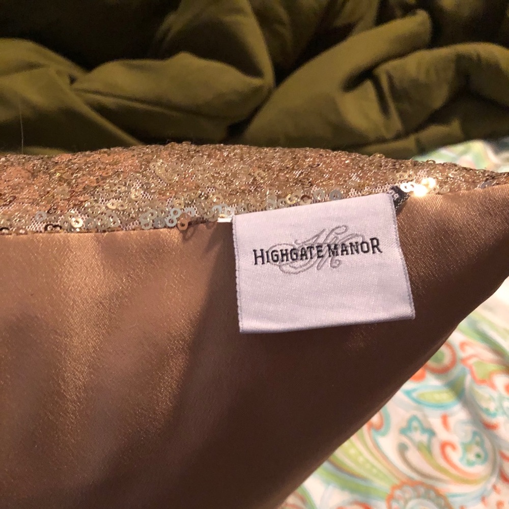 Gold sparkling accent pillow